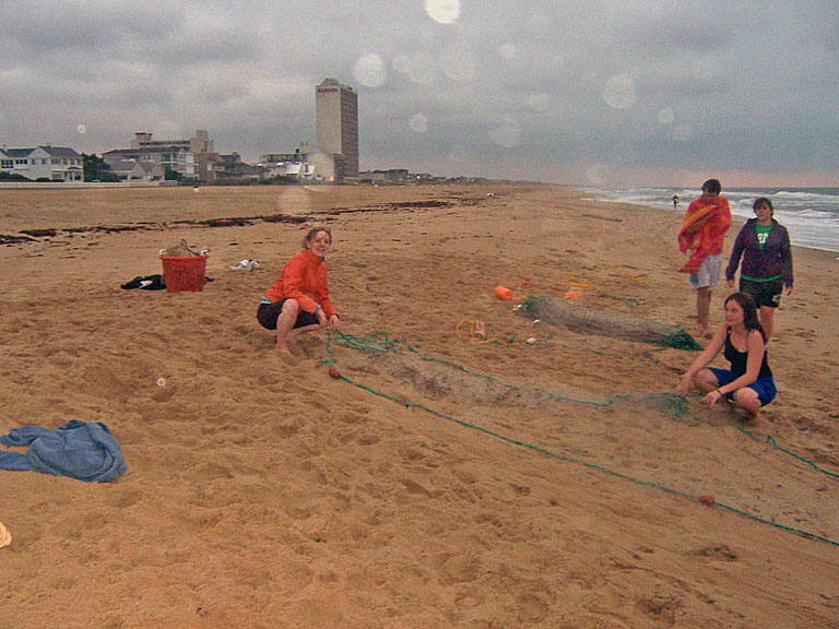 Kristi, Kirsten, Erica and John help the fisherman.